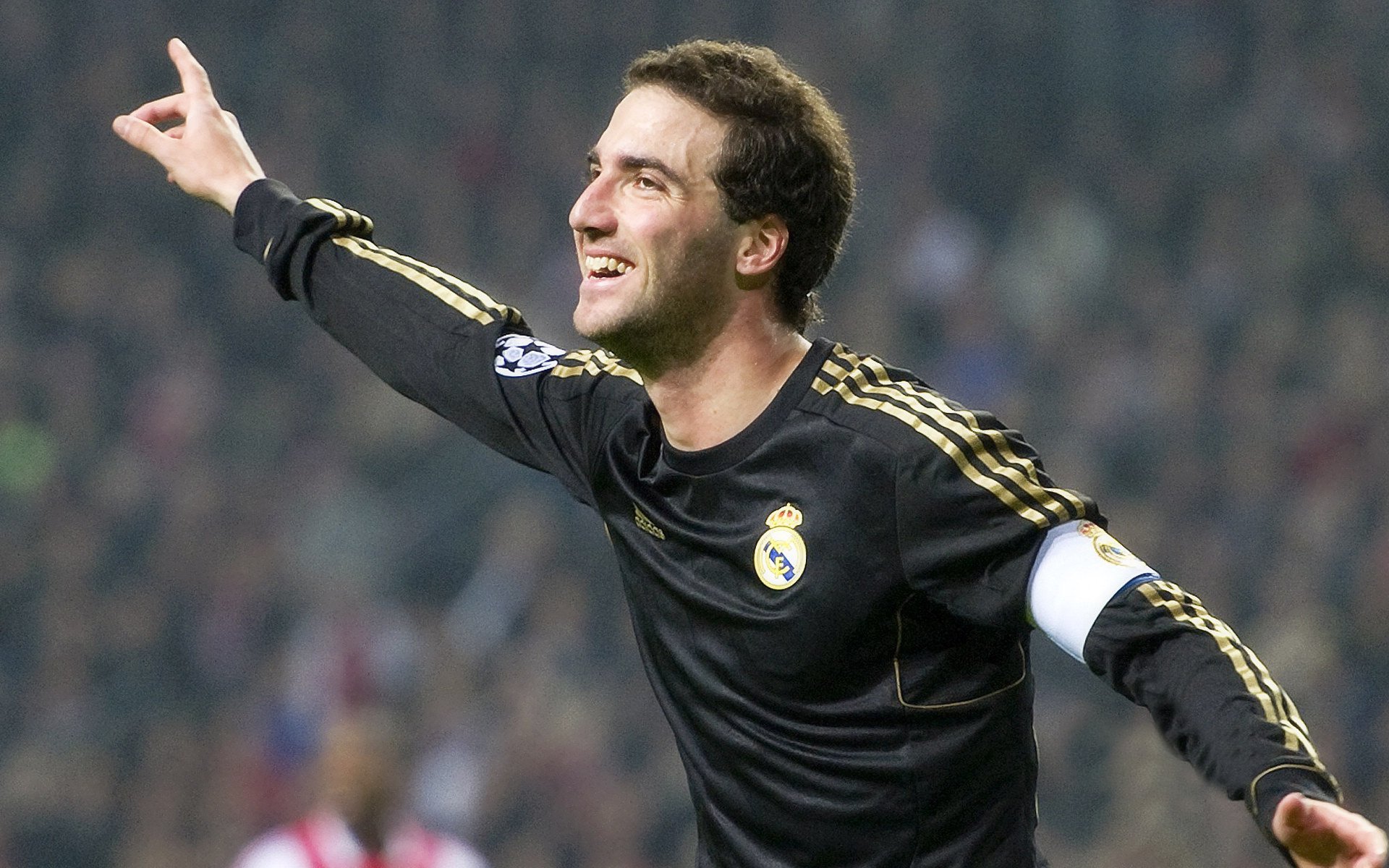 未来足球场馆将融合智能照明和环境监测系统，绿色科技引领行业