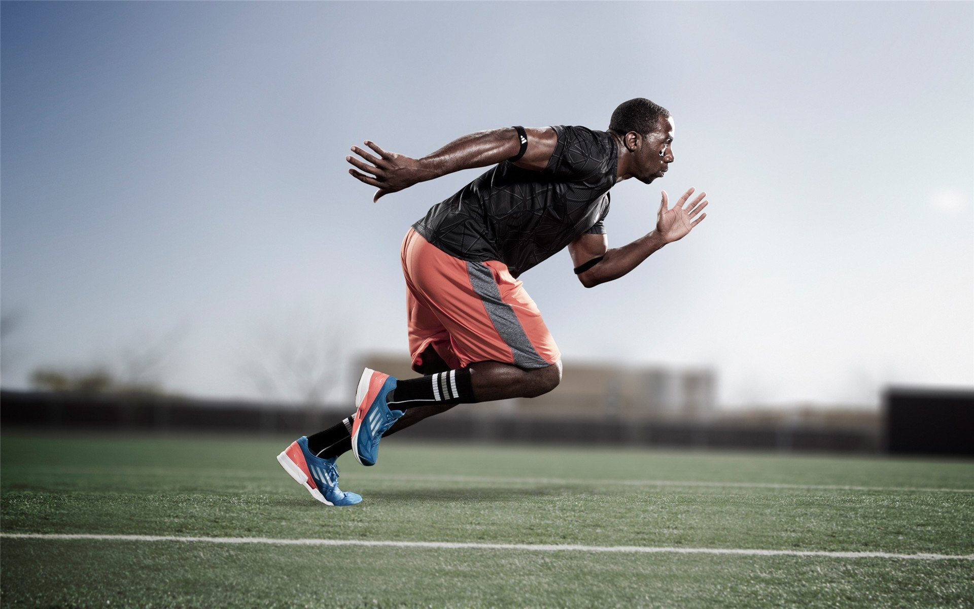 拜仁锋线火力全开，凯恩继续刷新纪录，拜仁战术